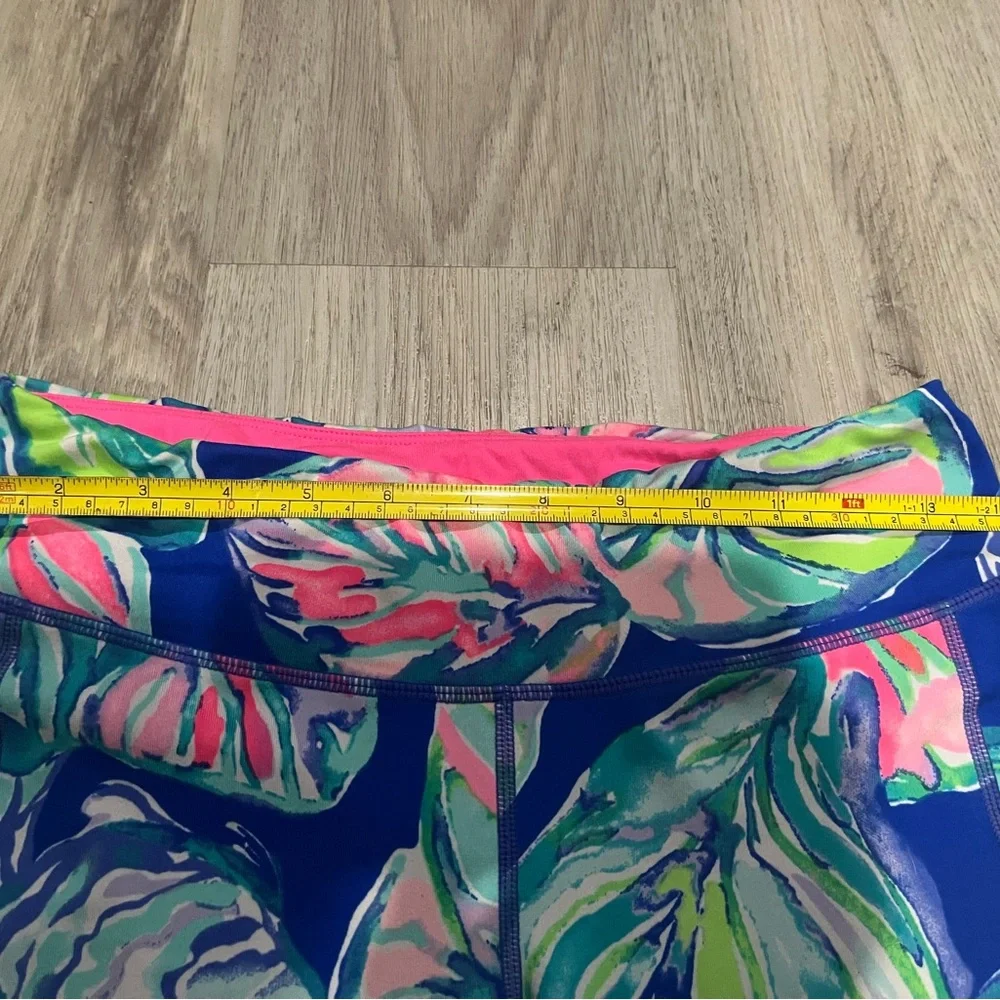 Lilly Pulitzer Luxletic Weekender Cropped Leggings. Size Medium. Casa Del Sol - Picture 4 of 5